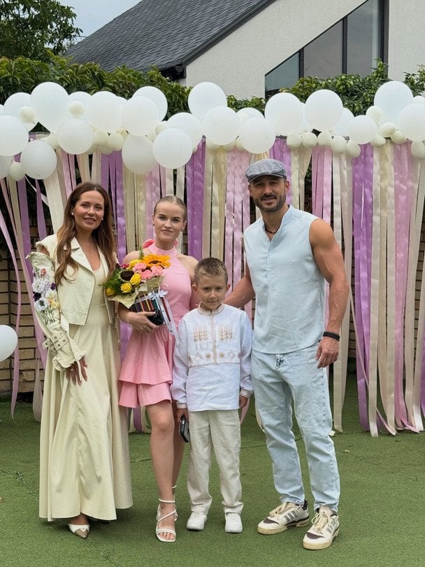 Андрій Федінчик та Наталка Денисенко на святі Першого дзвоника в сина / © instagram.com/andreyfedinchik