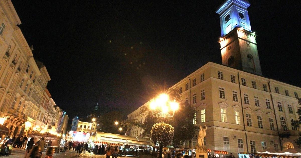 Во Львове приостанавливают подачу тепла в квартиры
