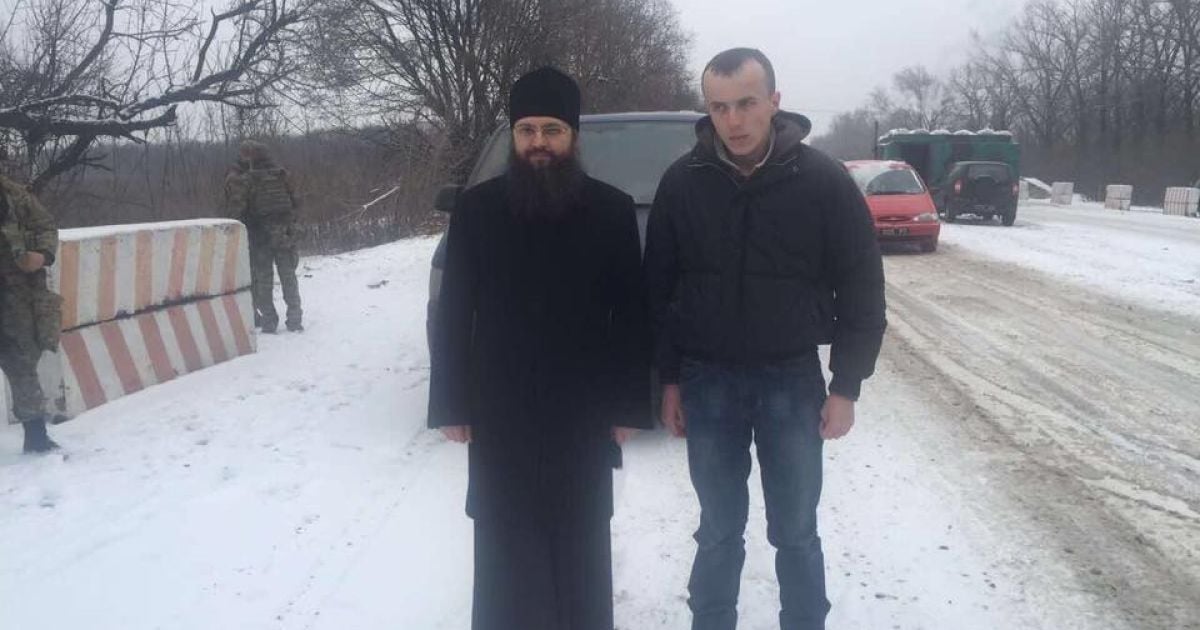 У Мережі оприлюднили фото звільненого з полону "кіборга", а Порошенко особисто йому зателефонував