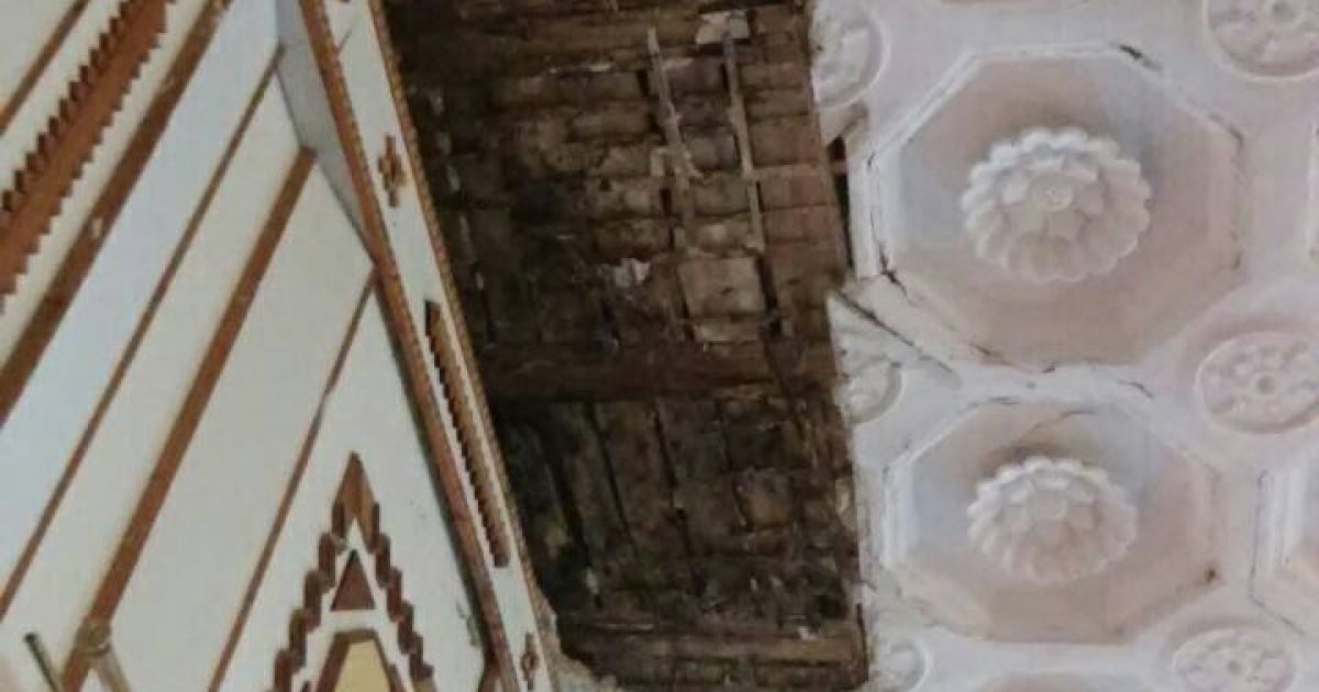 На Херсонщині на виборчій дільниці відсутня частина даху і обвалилася стеля – ОПОРА