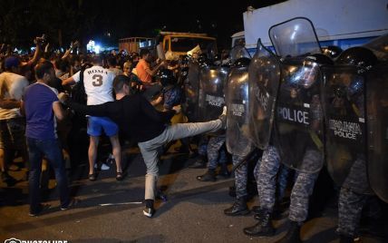 В Ереване возросло количество пострадавших в результате столкновений с полицией