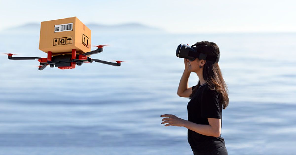 В Израиле дрон-курьер впервые доставил заказ клиенту домой