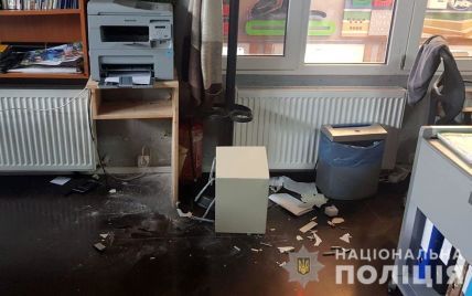 В Одессе мужчина пролез через противопожарный люк в учреждение и распилил сейф с деньгами