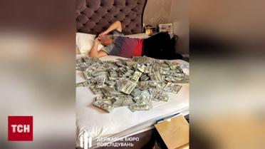 Распихали деньги в каждом углу квартиры: коррупционный скандал в Хмельницкой области 