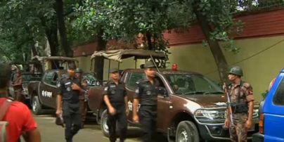 Минимум десять заложников освобождены из захваченного ресторана в Бангладеш