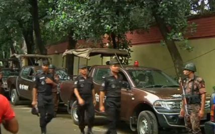 Щонайменше десять заручників звільнені  із захопленого ресторану в Бангладеш