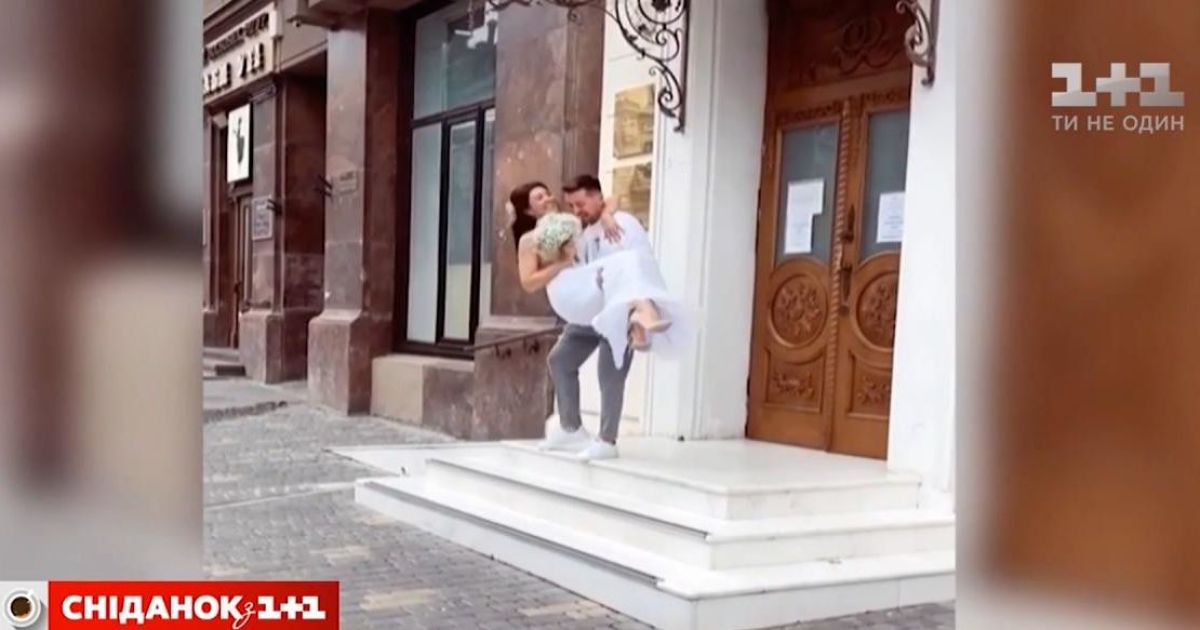Десятки гостей з різних куточків планети: як одесити святкували під час карантину онлайн-весілля