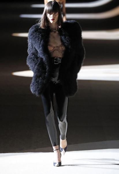 Коллекция Saint Laurent прет-а-порте сезона осень-зима 2020-2021 / © East News