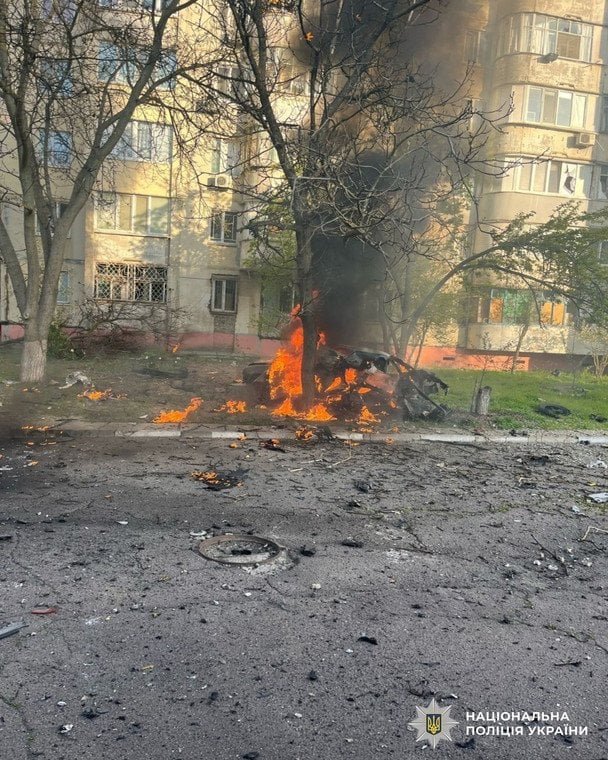 Car fire in Kherson after the attack, April 16 / © National Police of Ukraine