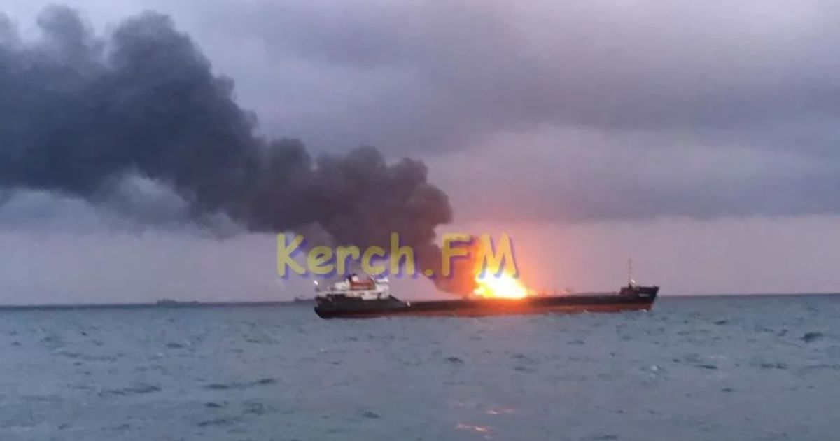 Спасатели прекратили поиски десяти моряков из охваченных огнем танкеров в Керченском проливе
