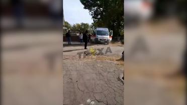 Деревопад в Харькове: из-за сильного ветра ветви падают на людей и автомобили (видео)