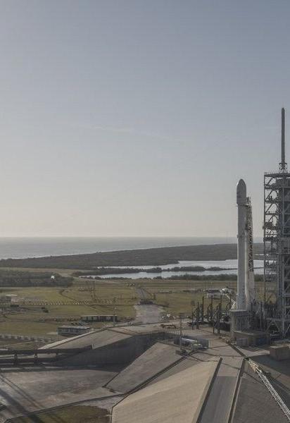 SpaceX уперше в історії запустила в космос ракету, яка вже літала, й посадила її