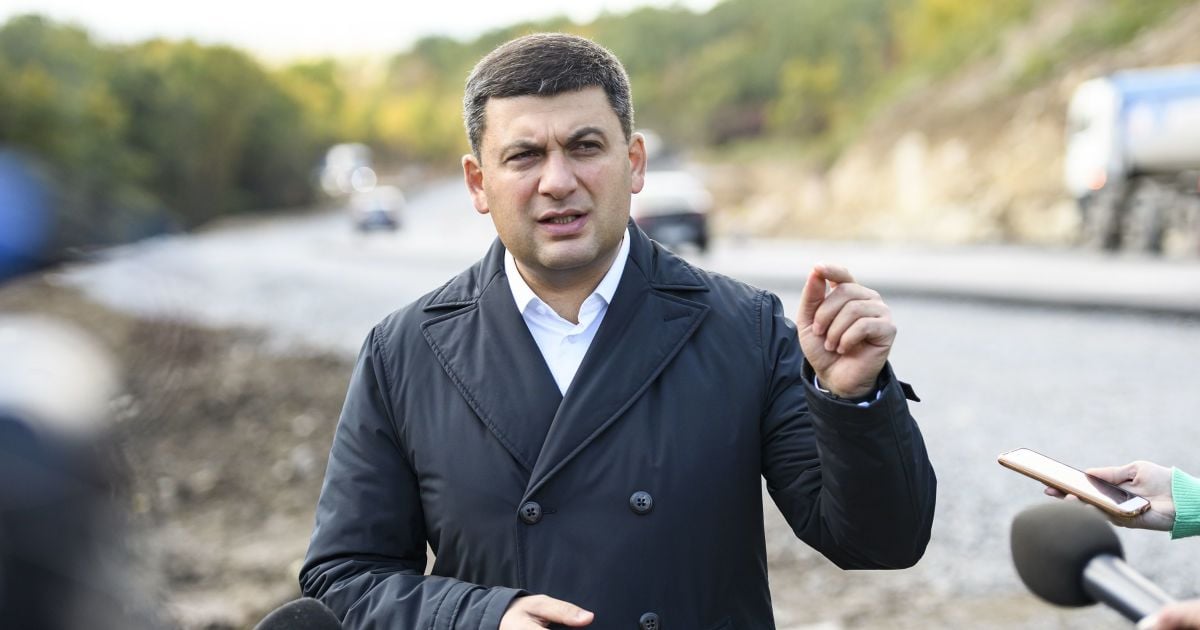 Гройсман обещает повысить безопасность на дорогах на 30% и выдать детям светоотражающие элементы