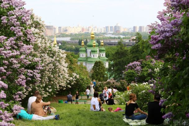 Україну накриють дощі та грози: синоптикиня повідомила, коли зіпсується погода