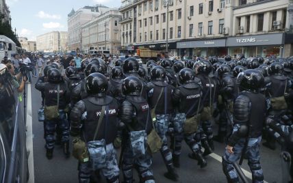 Новые задержания в Москве. Полиция жестко разогнала митинг под больницей, где держат Навального