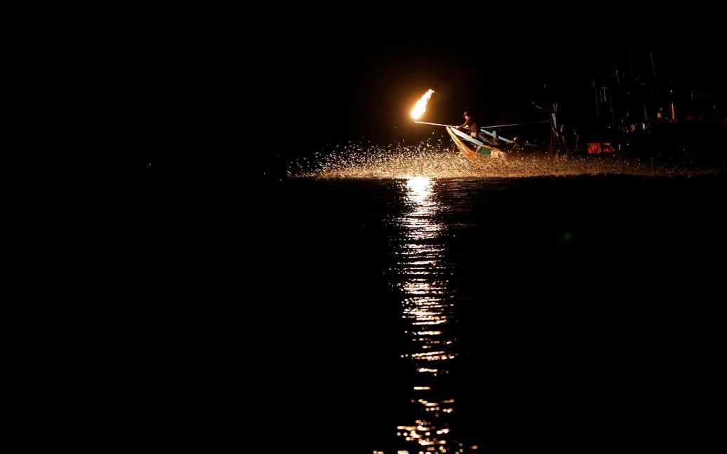 Фото вогняної рибалки / © Reuters