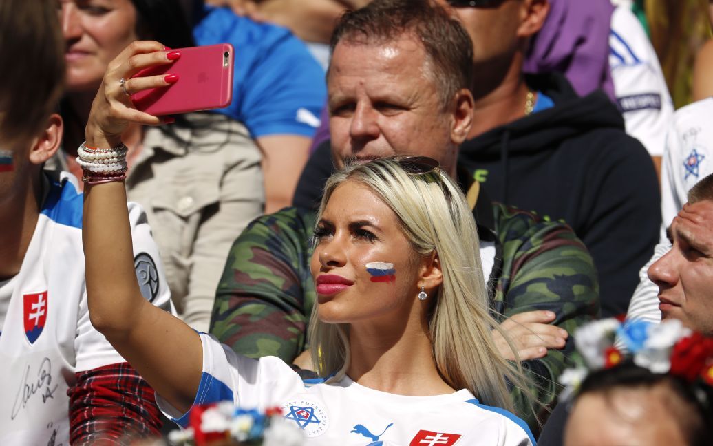 Фото болельщиц Евро-2016 (Россия) / © Reuters