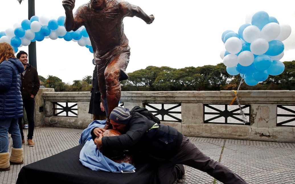 28 червня 2016 року. У Буенос-Айресі встановили статую Ліонеля Мессі. / © Reuters