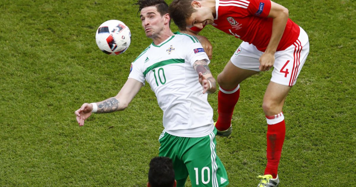 Уэльс вышел в четвертьфинал Евро-2016 благодаря автоголу Северной Ирландии