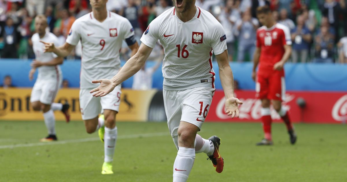 Польша обыграла Швейцарию в серии пенальти и вышла в четвертьфинал Евро-2016