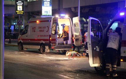 У стамбульському аеропорту вдалося упізнати вже 27 тіл загиблих