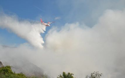 Пожарная авиация приостановила работу на Грибовичской свалке