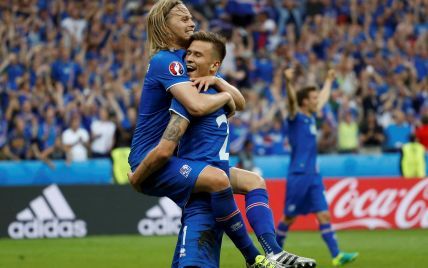 Вболівальник збірної Ісландії орендував літак для польоту на Євро-2016