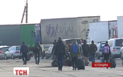 У Порошенко уточнили правила пересечения границы с Крымом