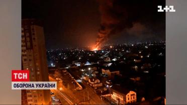 У Києві уламки збитого літального апарату впали на багатоповерхівку, зайнялася пожежа