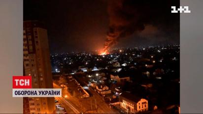 У Києві уламки збитого літального апарату впали на багатоповерхівку, зайнялася пожежа