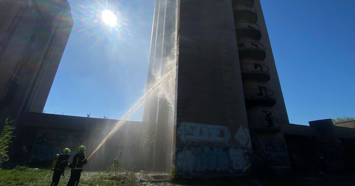 Пожежа у Дніпровському районі Києва: з'явилися фото