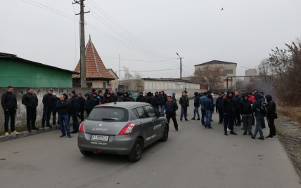 Автовласники запалили шини в Івано-Франківську і вимагають зустрічі з митниками