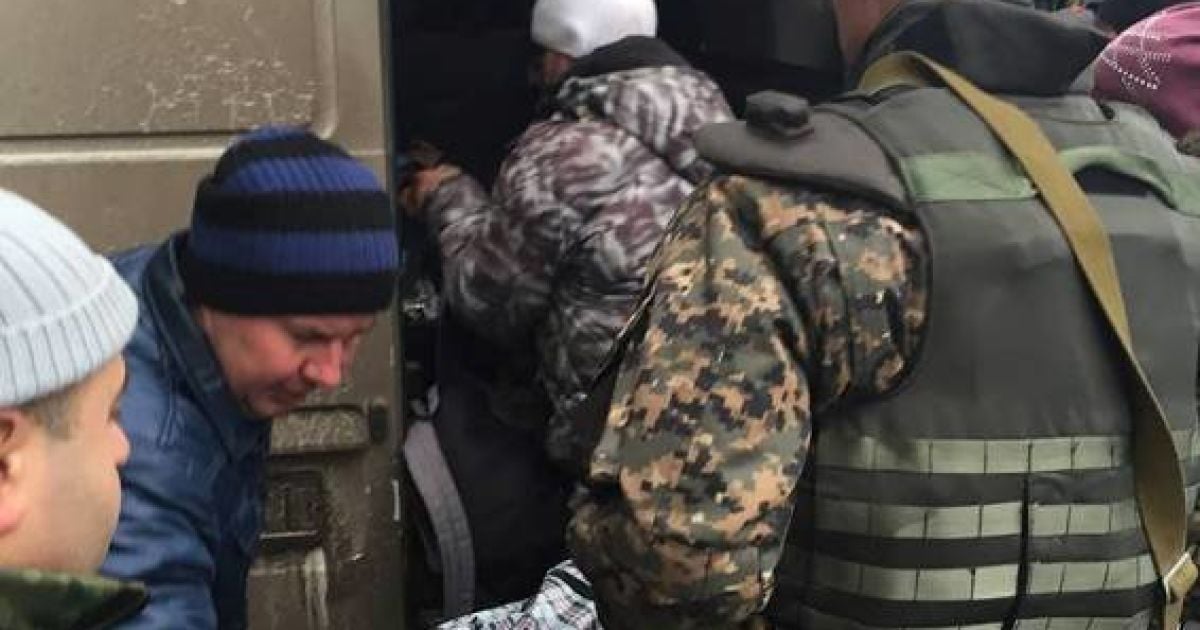 При виїзді з міста колона потрапила під артилерійський обстріл. / © mvs.gov.ua