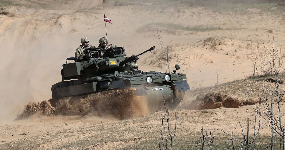 Боевые разведывательные гусеничные бронированные машины CVR(T)