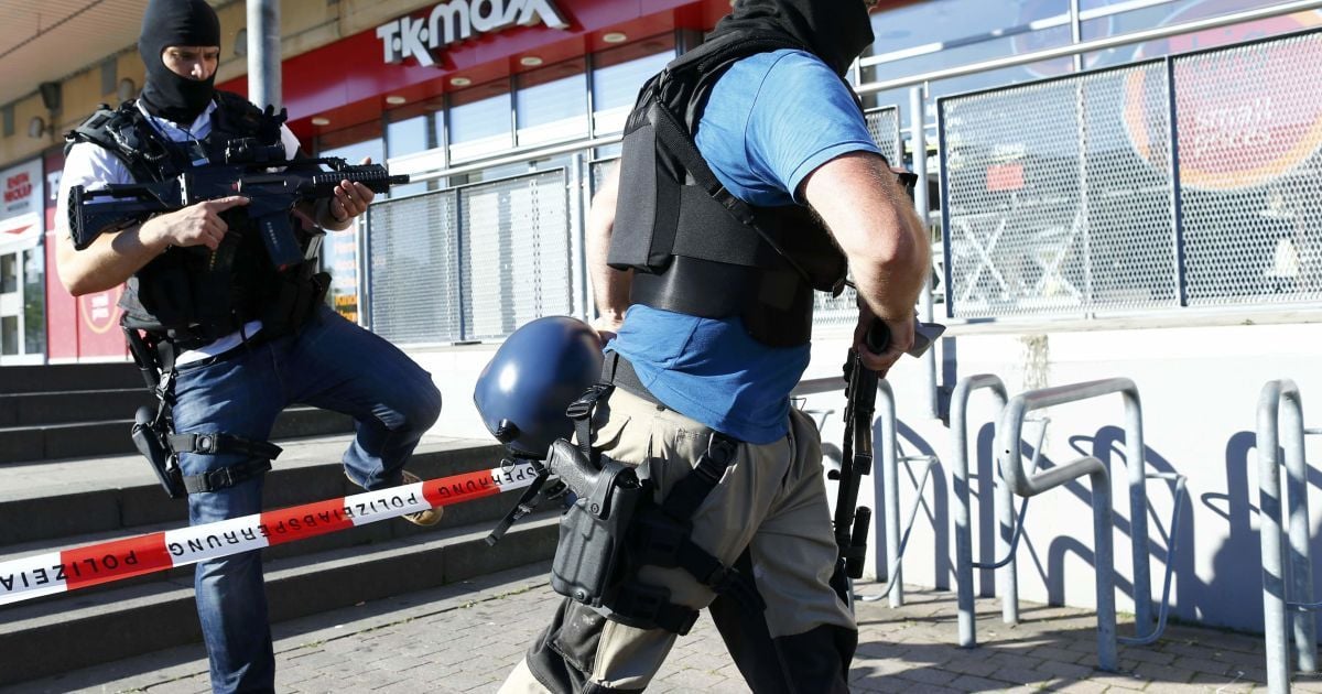 Поліцейські знешкодили нападника у німецькому кінотеатрі_18 / © Reuters