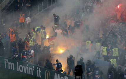 УЕФА наказал Венгрию за драку фанатов со стюардами и пиротехнику на матче Евро-2016