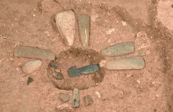 Нефритові підношення, які були знайдені дослідниками / Джерело: Такеші Іномата