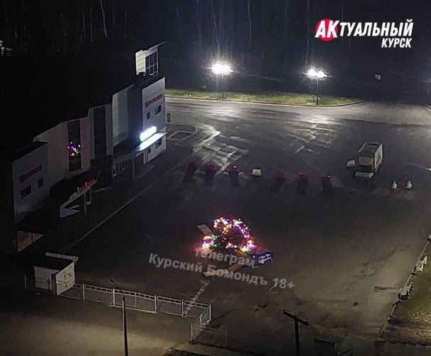 Ще одна ялинка впала в Курську. Фото: соцмережі