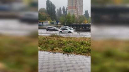 Ливень накрыл Киев: подтоплены улицы, авто плавают