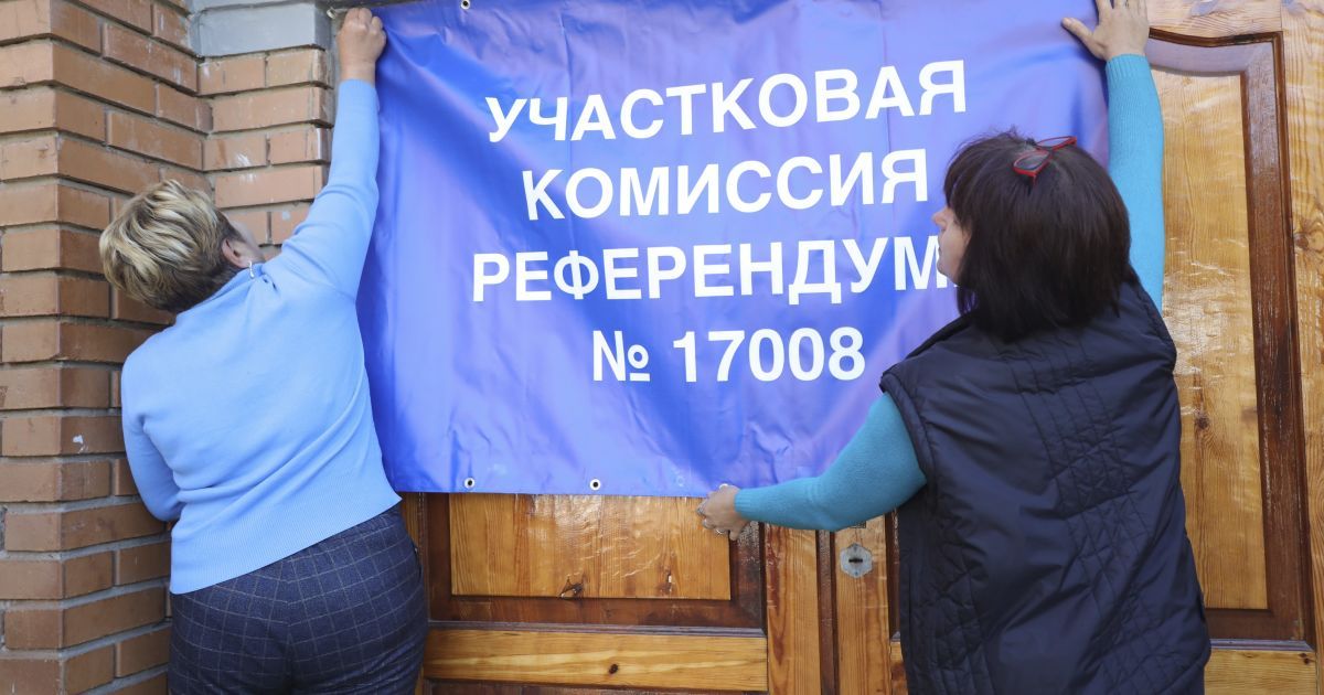 "Не відчиняйте двері": українська влада закликає ігнорувати "референдуми" на окупованих територіях