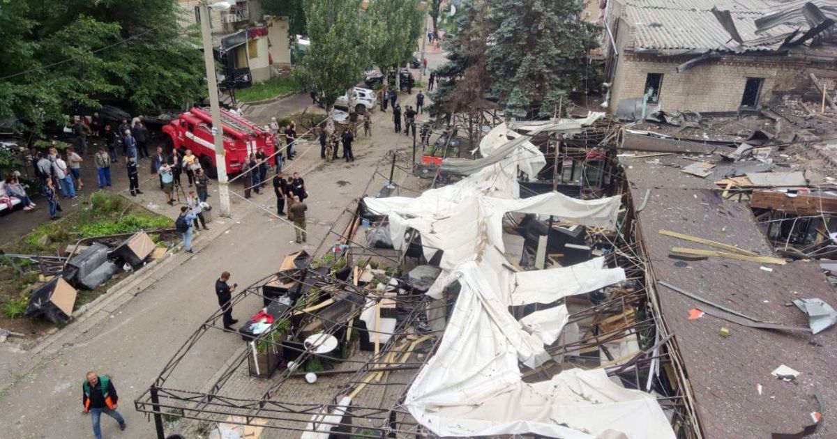 Фото з місця ракетного удару по Краматорську / © Національна поліція України