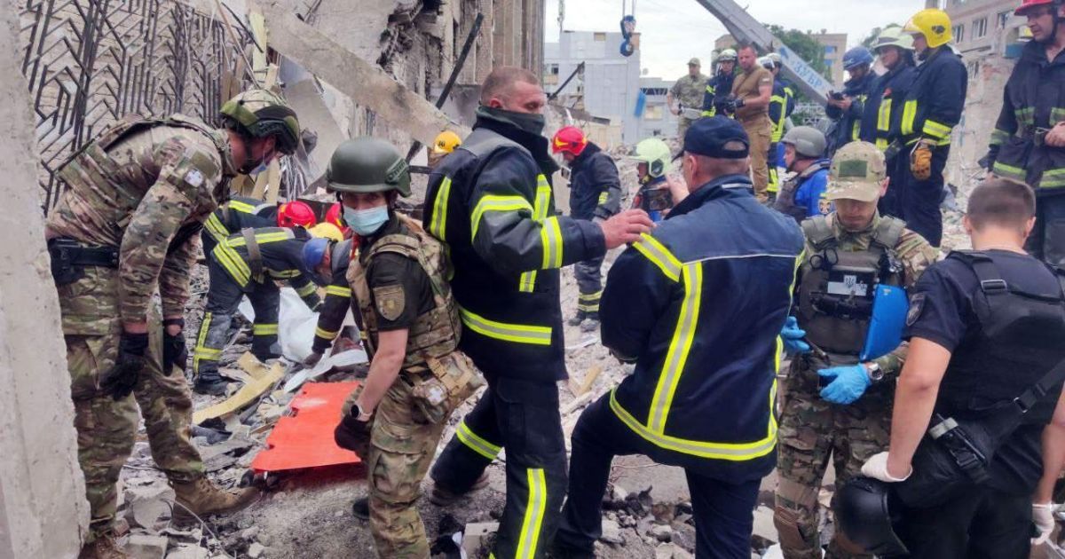 Фото з місця ракетного удару по Краматорську / © Національна поліція України