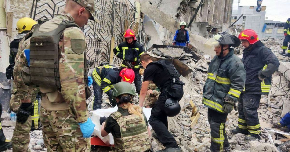 Фото з місця ракетного удару по Краматорську / © Національна поліція України