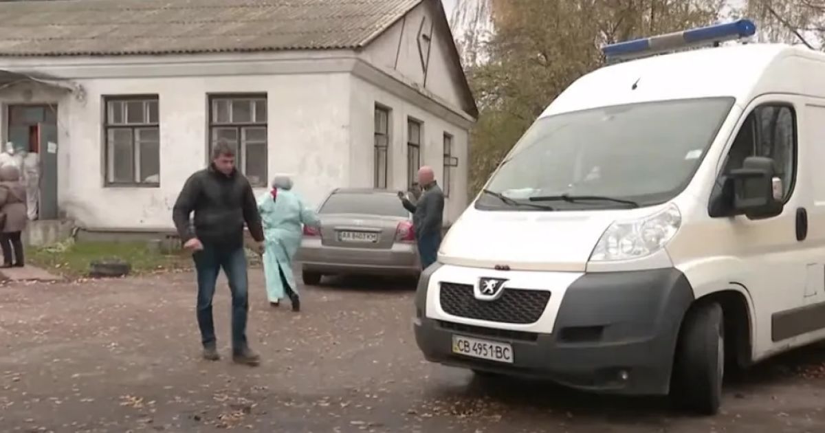 "Постоянно задыхалась, одно легкое не работало": подробности смерти женщины возле больницы в Черниговской области