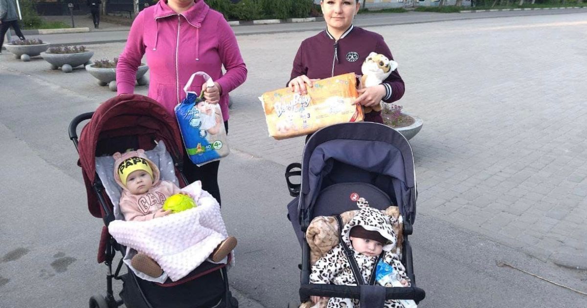 допомога дітям від військових об'єднаних сил_1 / © Facebook / Командование объединенных сил ВС Украины