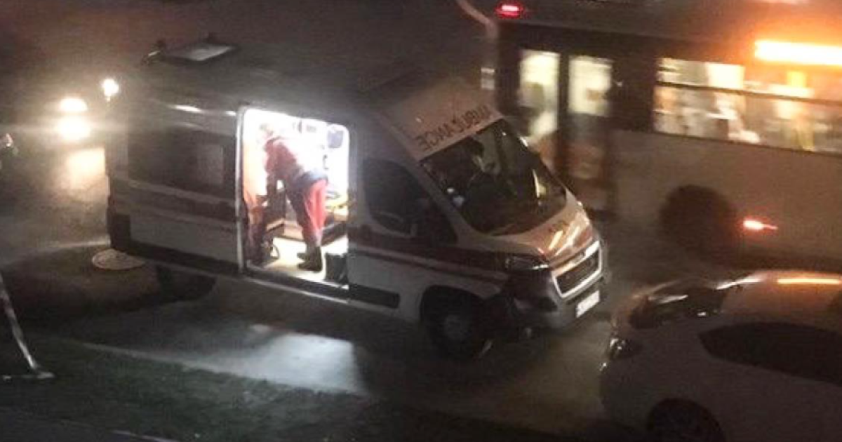 В Киеве на Позняках из окна выпала молодая женщина