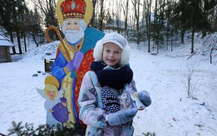 Христиане отмечают День Святого Николая. В Украине зажгут новогодние елки