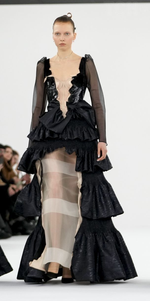 Показ колекції Haute Couture Модного дому Viktor&Rolf / © Associated Press