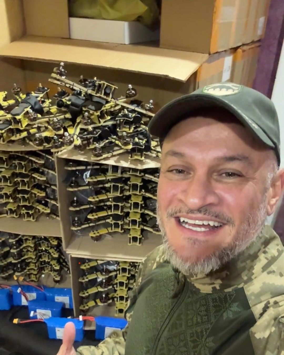 Эктор Хименес-Браво с нашими защитниками / © instagram.com/hectorjimenezbravo