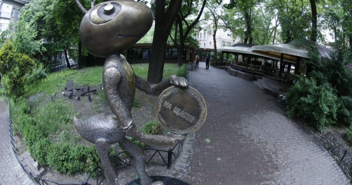 Произведение искусства находится на улице Городецкого возле кинотеатра "Украина". / © УНИАН